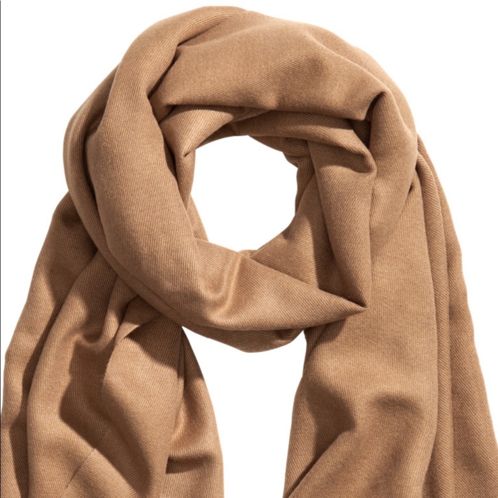 New H&M warm and fuzzy scarf